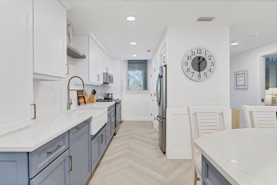 Beachplace 4-104 by FVC - Kitchen