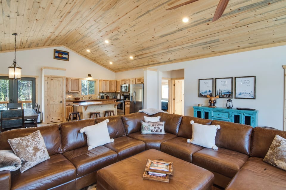 Living Room | Fireplace