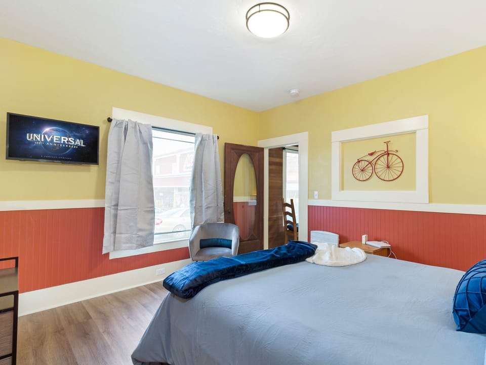 Queen bedroom with Smart TV