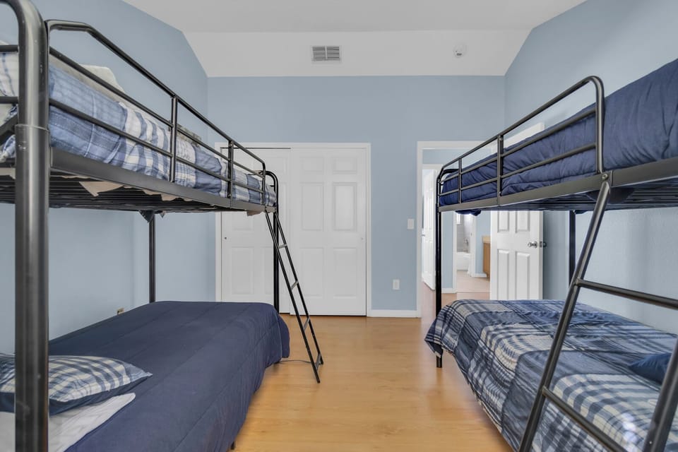 3rd bedroom - bunk beds - 4 single beds
