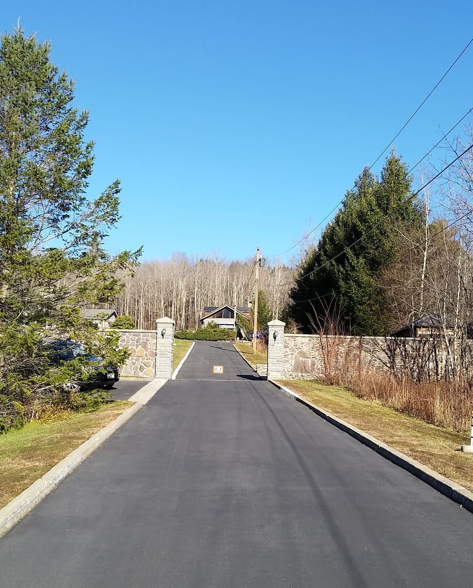 Entrance to the estate 