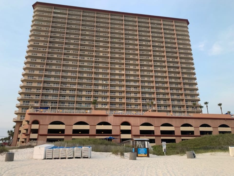 Condo Sky Rise Right on the Beach!!