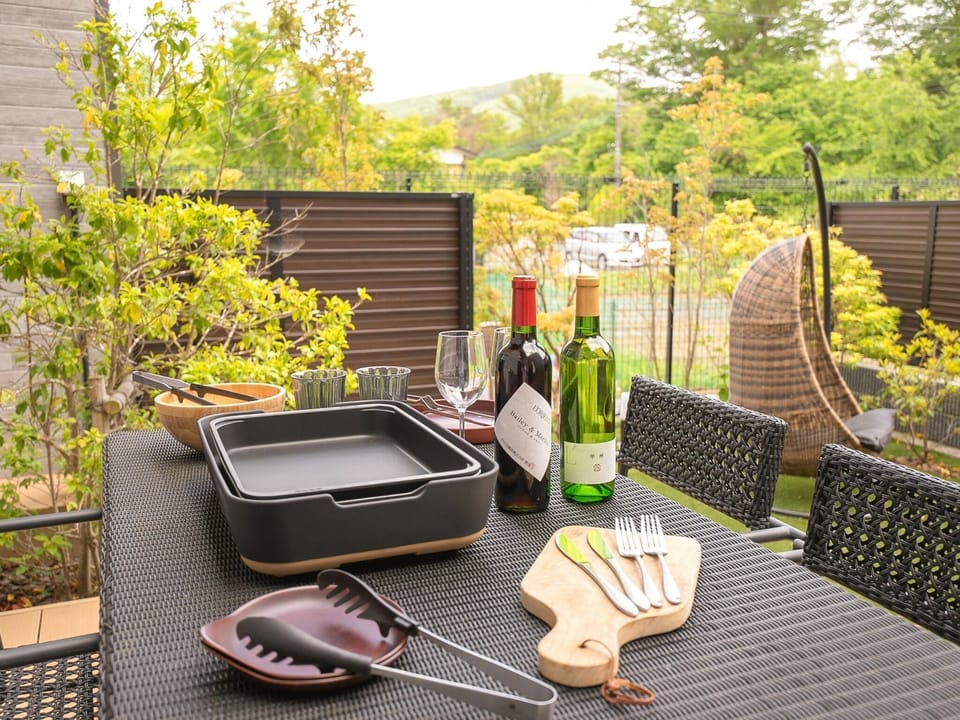 ・[BBQ] BBQ on the terrace surrounded by greenery! There is no doubt that everyone will be excited