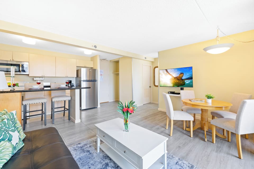 Seat comfortably in the living room while enjoying high-quality visuals from the 50-inch smart TV, and enjoy easy access to the dining table, kitchen, and balcony.