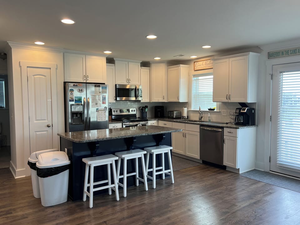 Kitchen is well equipped!
Cabinets freshly painted in 2025!
