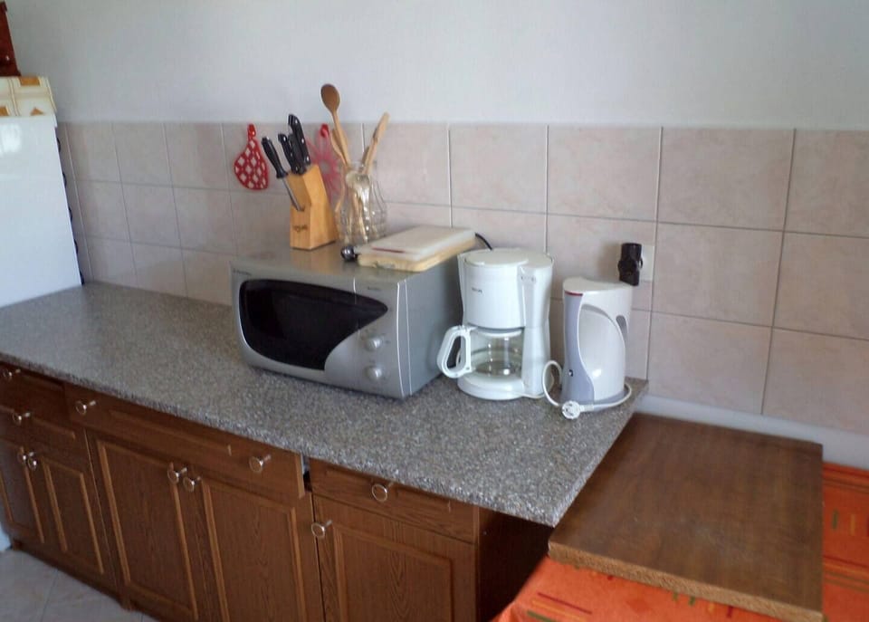 kitchen -micro , toaster,