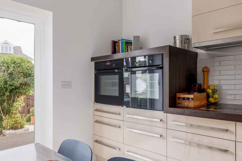 The property has dual ovens for our cooking enthusiasts.