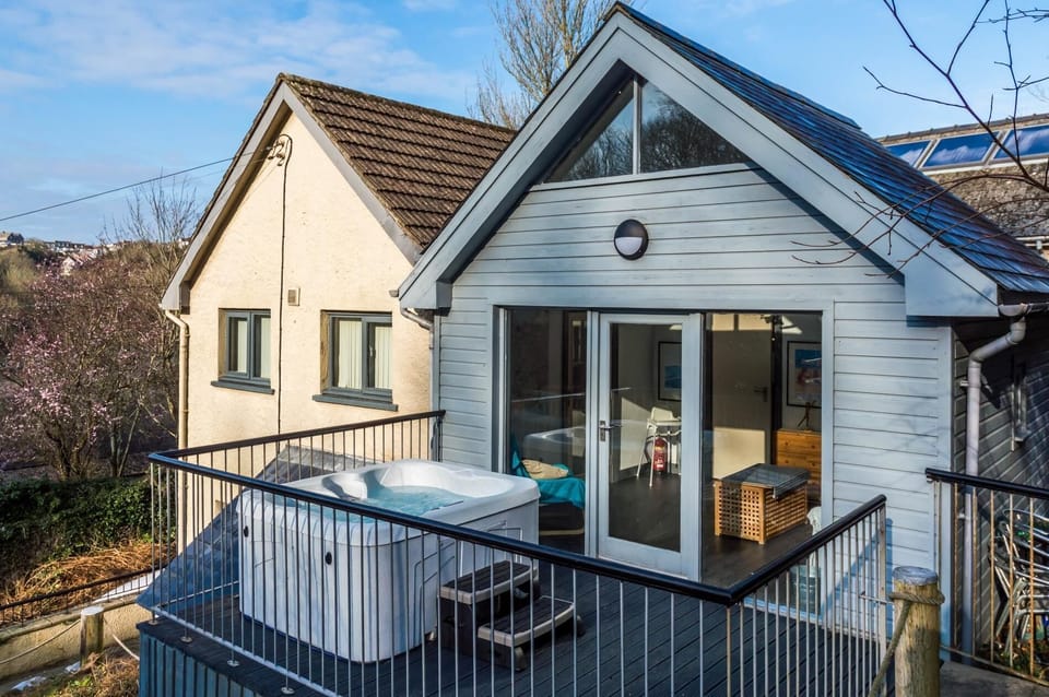 Rock Cottage - 3 Bedroom Holiday Home - Fishguard (1648)
