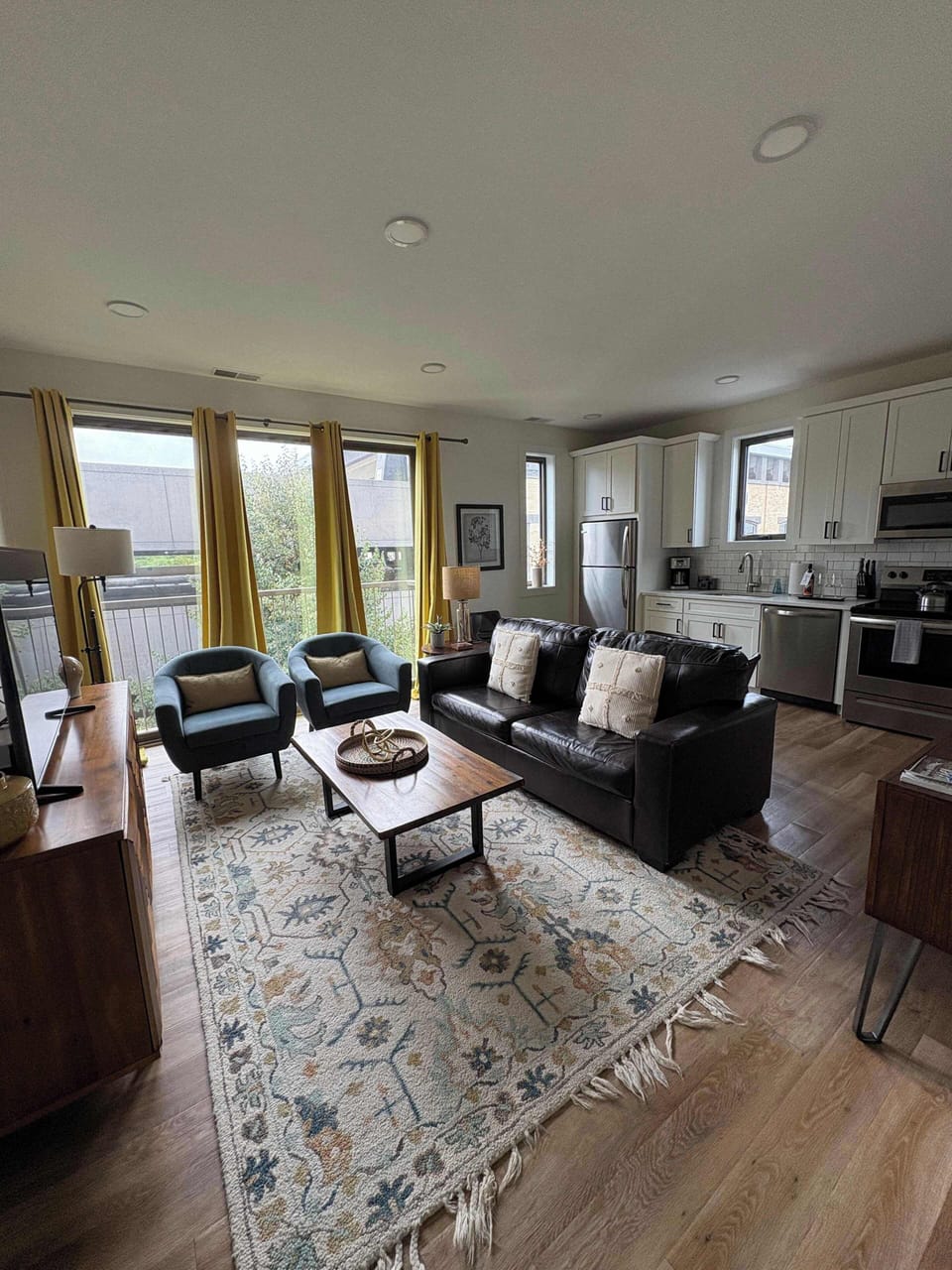 Livingroom/Pull out sofa