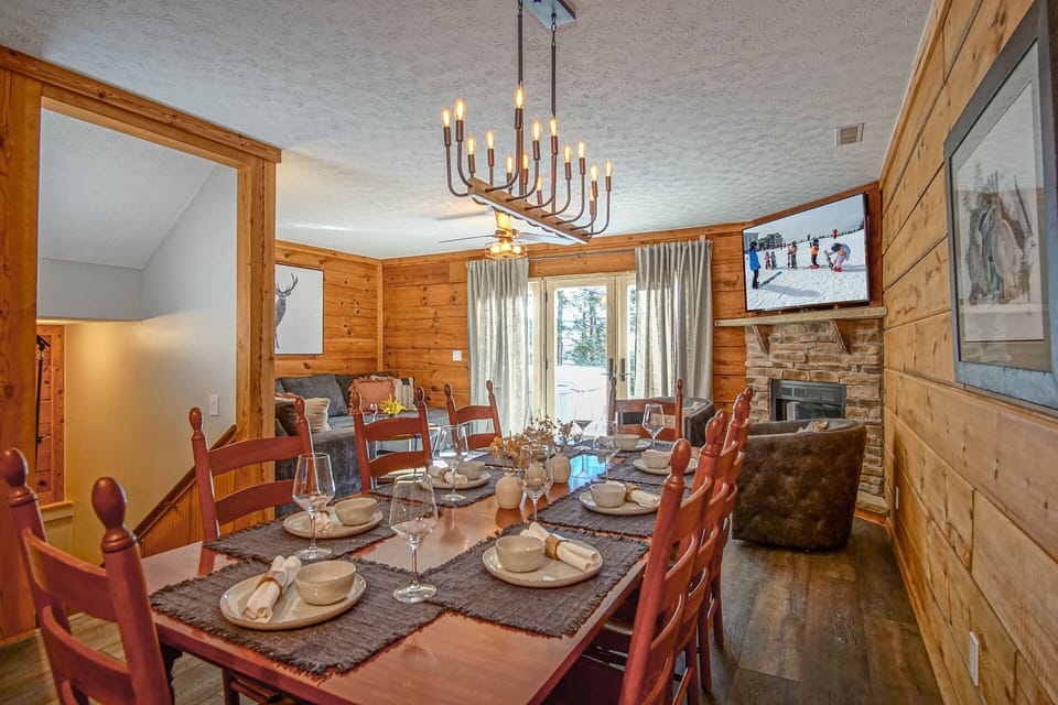A view of the open concept living room and dining room on the 2nd level.