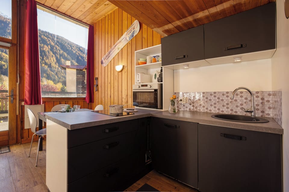 Well equipped  modern kitchen
