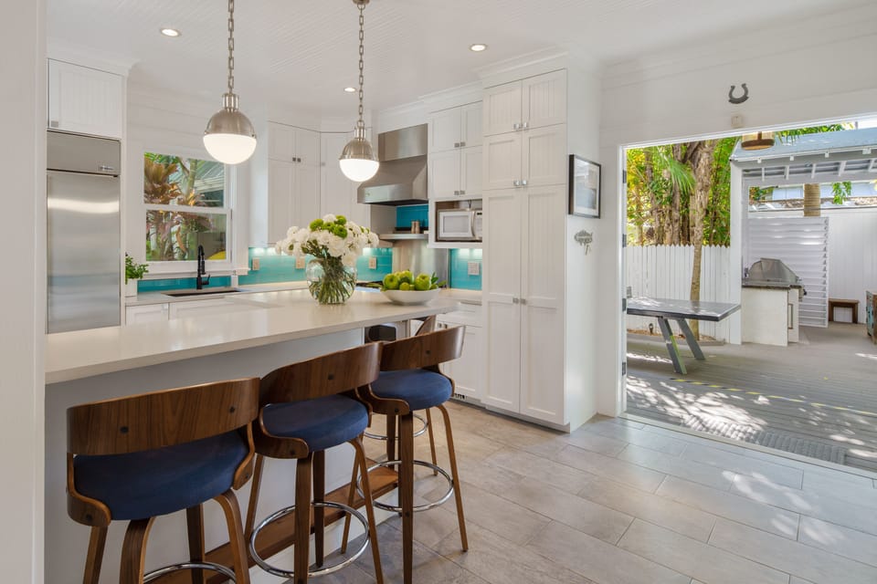 Pristine and fully equipped kitchen