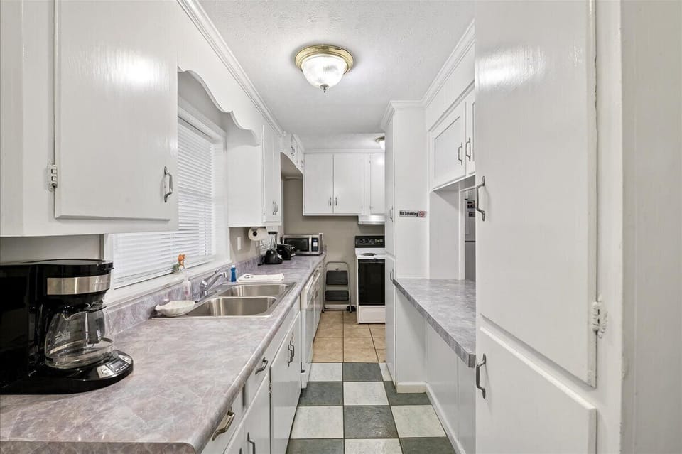 Fully equipped kitchen has everything you need!