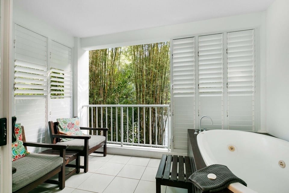 Studio's Private Covered Balcony with Spa Bath