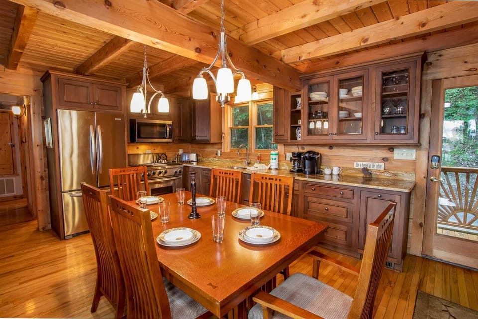 Dining for 6 at the Dining Table