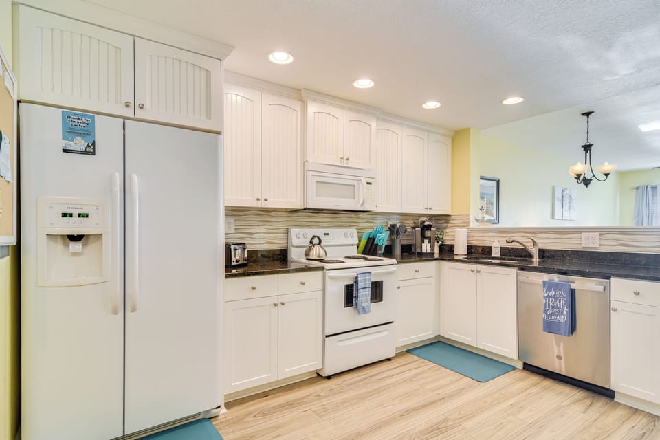 Fully Equipped Kitchen | Cooking Basics & Spices | Keurig Coffee Maker