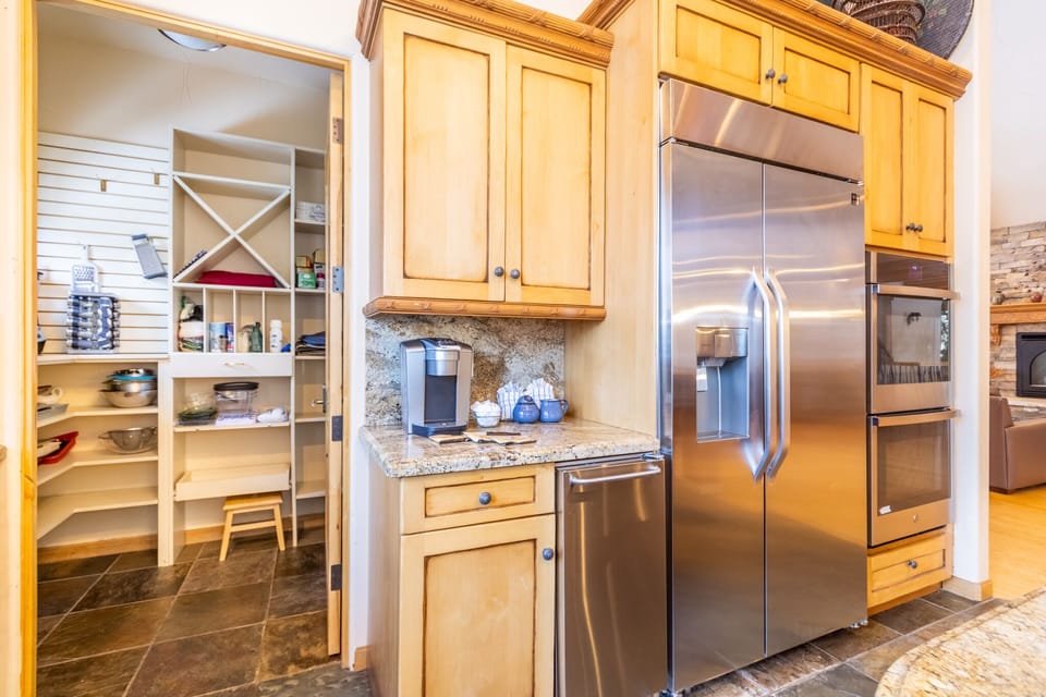 Kitchen alternate angle.