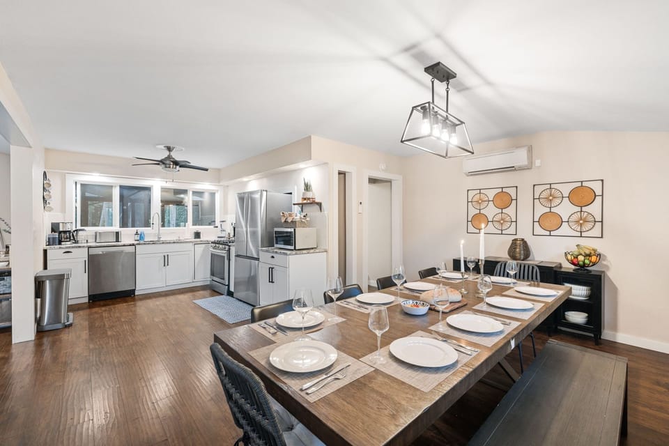 Open floor plan with ample space for prepping delicious meals.