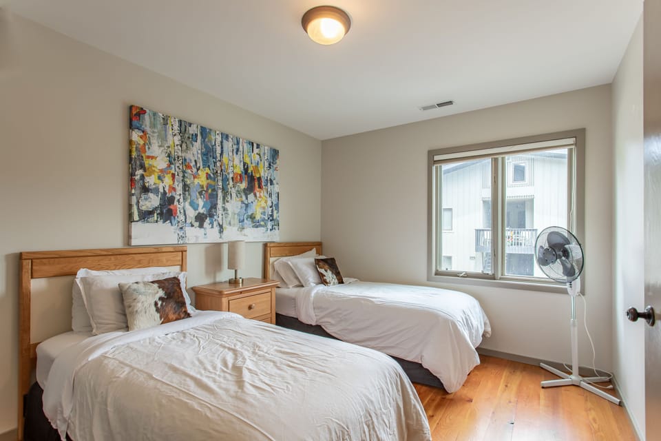 Twin bedroom