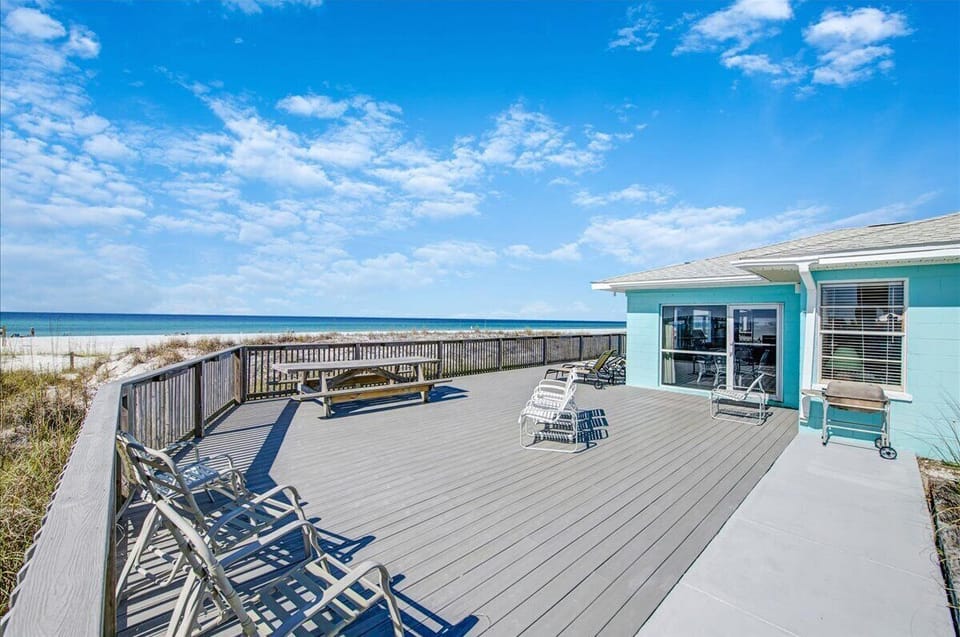 Large, open deck has ample seating!