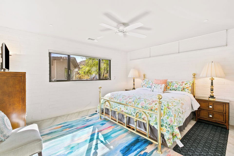 Guest Room with King bed, TV &easy access to the hall bathroom