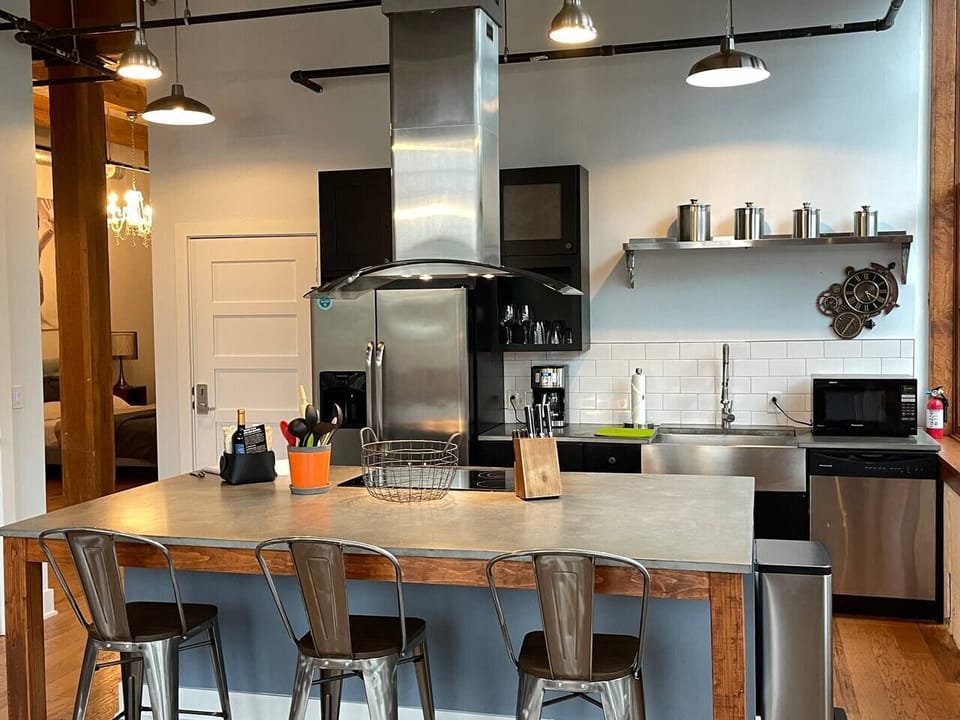 Cooks' Kitchen with counter seating
