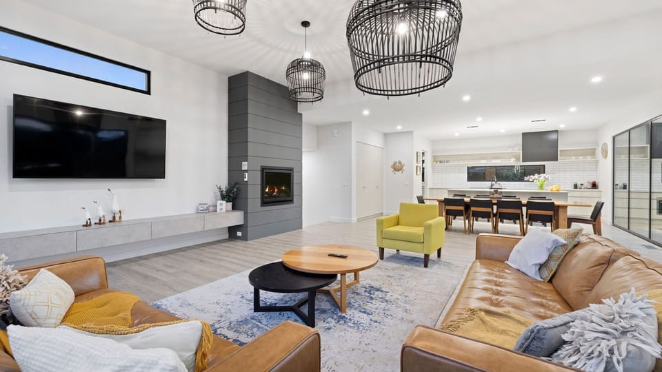Main lounge with gas log fireplace