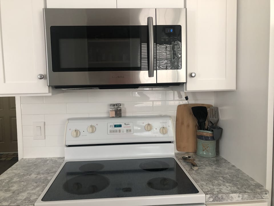 Stove & Microwave 