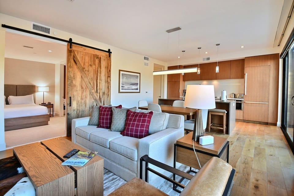 Living Room, Room, Indoors, Furniture, Couch
