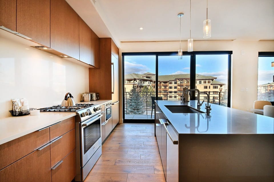 Indoors, Room, Building, Flooring, Kitchen