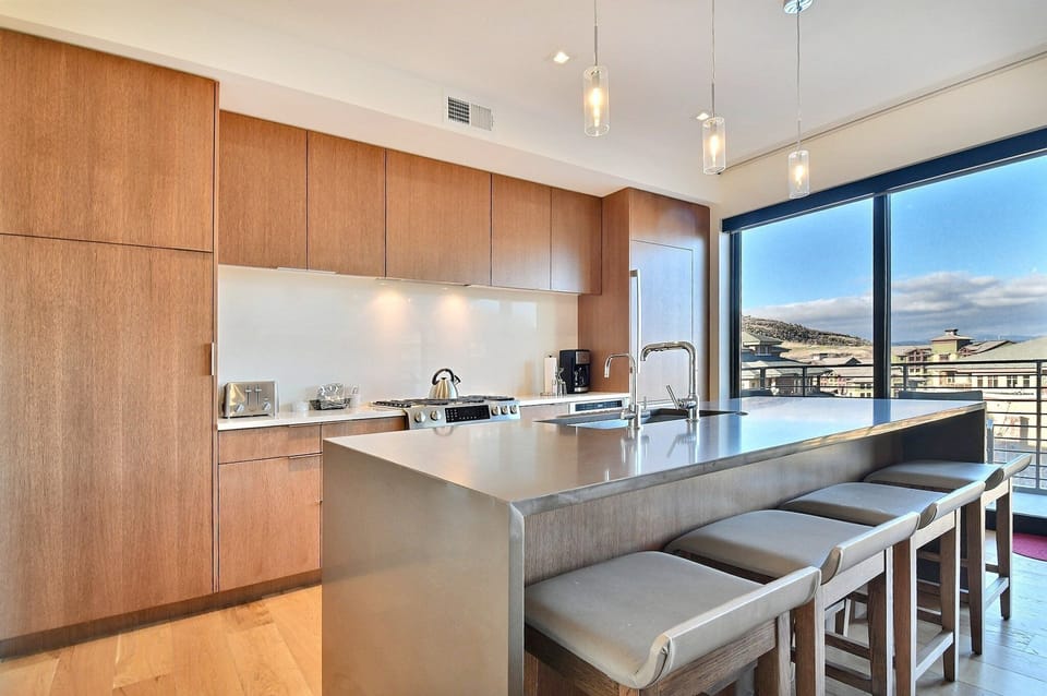 Indoors, Room, Kitchen Island, Flooring, Kitchen
