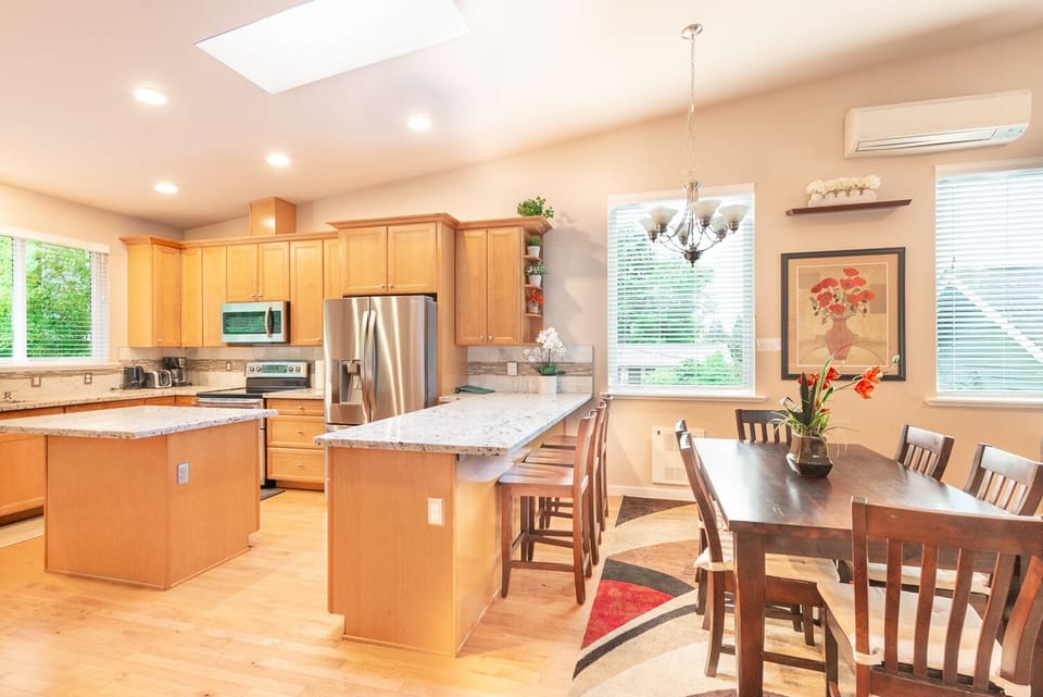 A full kitchen for your gourmet meals at home! 