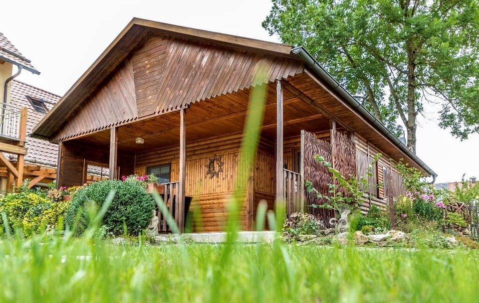 Cozy log cabin (72 m2) with terrace and sunbathing lawn Apartment in Bavaria