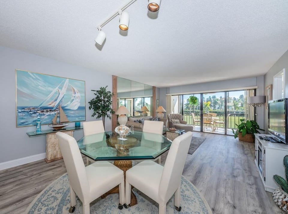 3-web-or-mls-Balcony 3