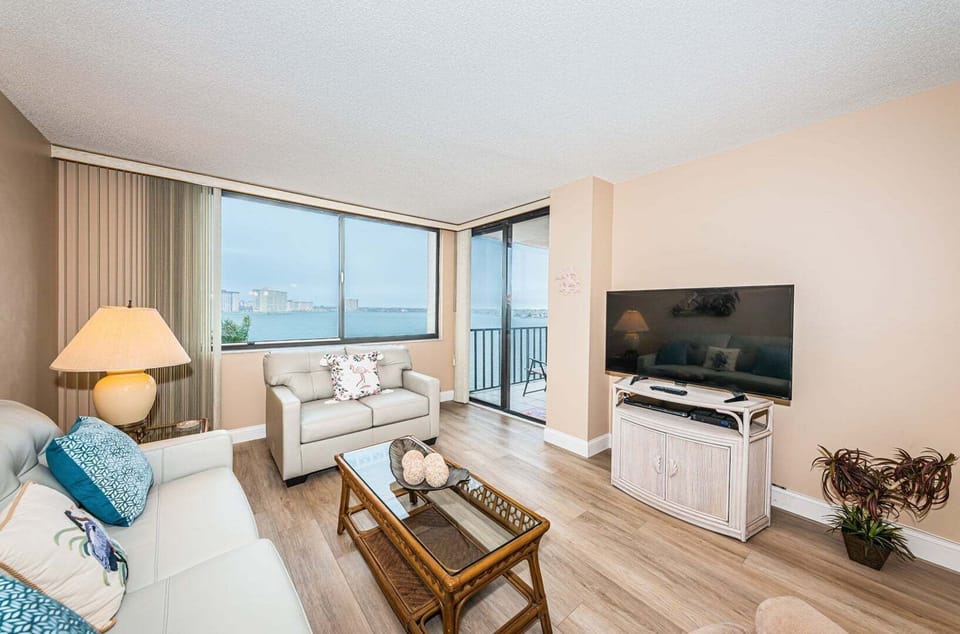 21-web-or-mls-Living Room 2-4