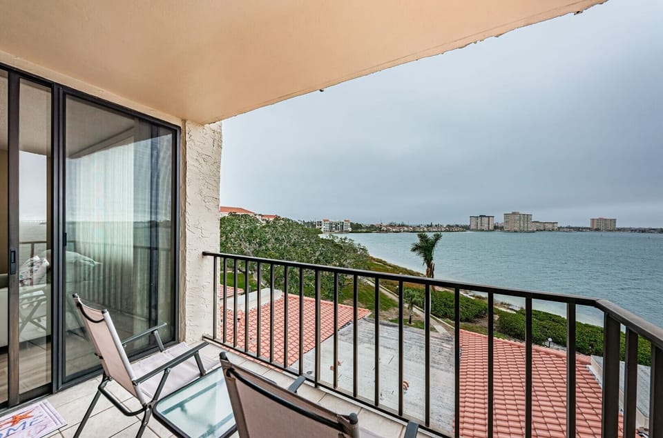 1-web-or-mls-Balcony 2-4