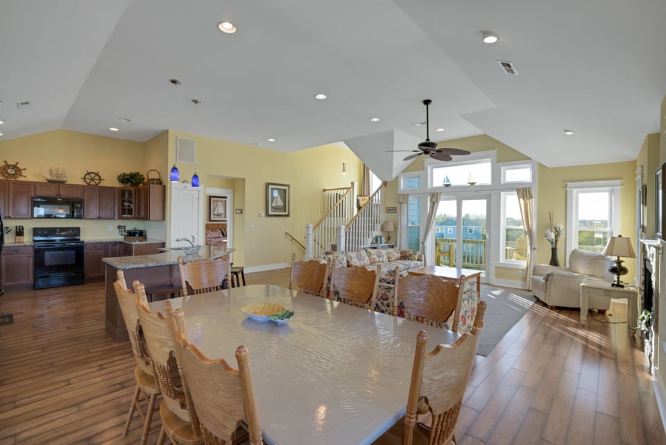 Dining Area - Top Level