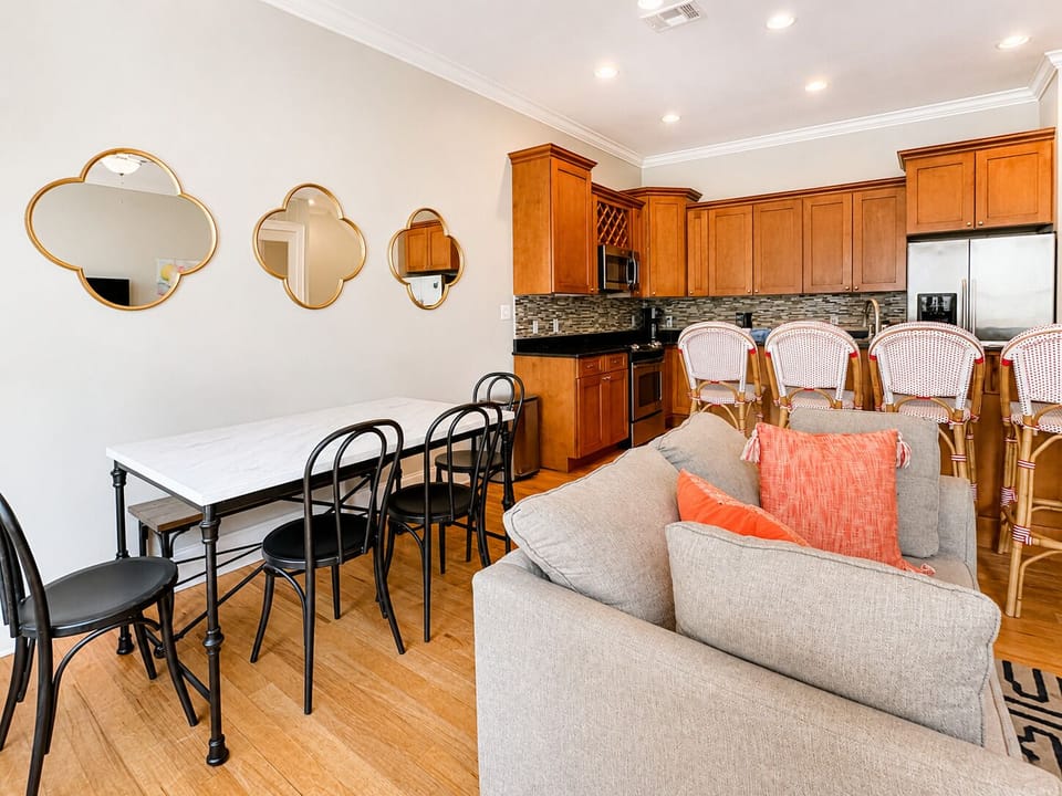 Living/Dining Area - 2nd floor