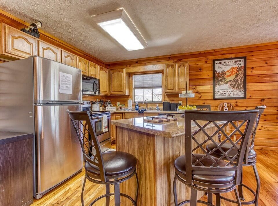 Twin Mountain's fully equipped kitchen