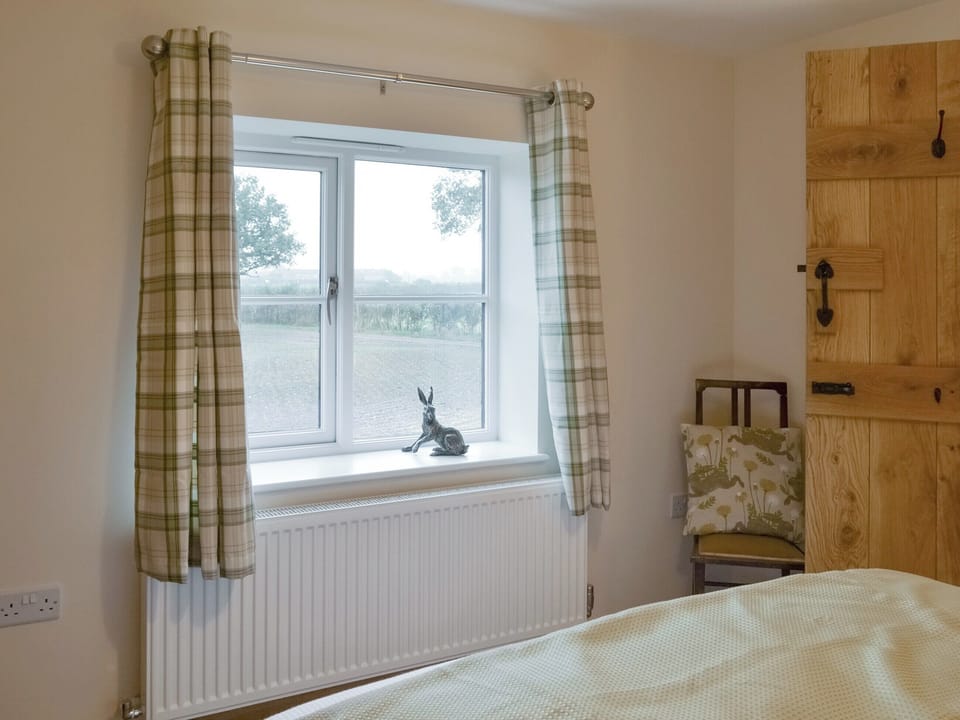 Stylish en-suite double bedroom | Cowslip - Ranby Cottage Farm, Ranby, near Retford