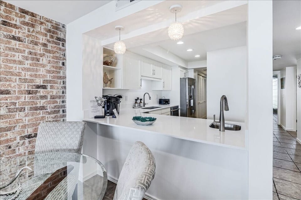 Breakfast Bar & Kitchen Pass-Through