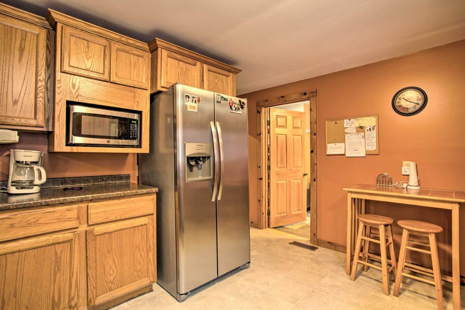 Fully Equipped Kitchen | Stocked by Former Restaurant Manager