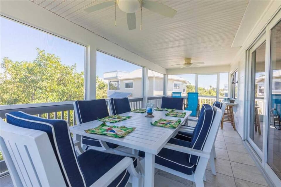 Exterior Dining