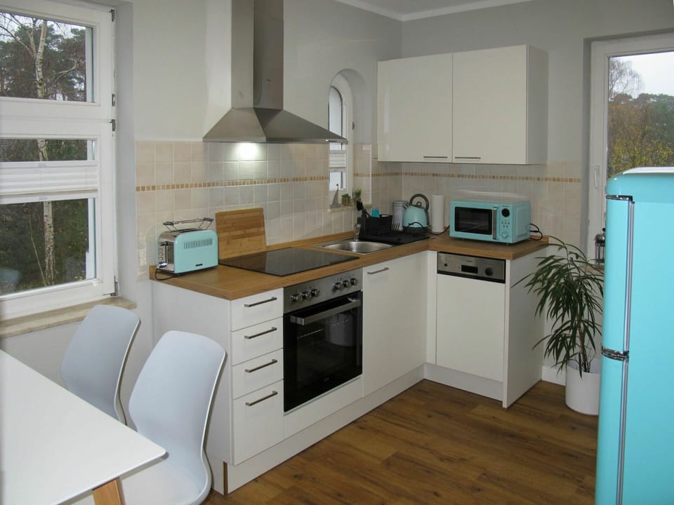 Wood, Floor, Room, Flooring, Property, Major Appliance, Kitchen Appliance, White, Interior Design, Home