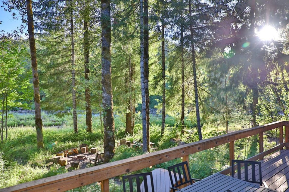 Relax on the deck looking out over the beautiful Sandy River.