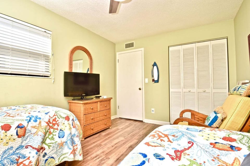 Twin Bedroom with TV and Rocker