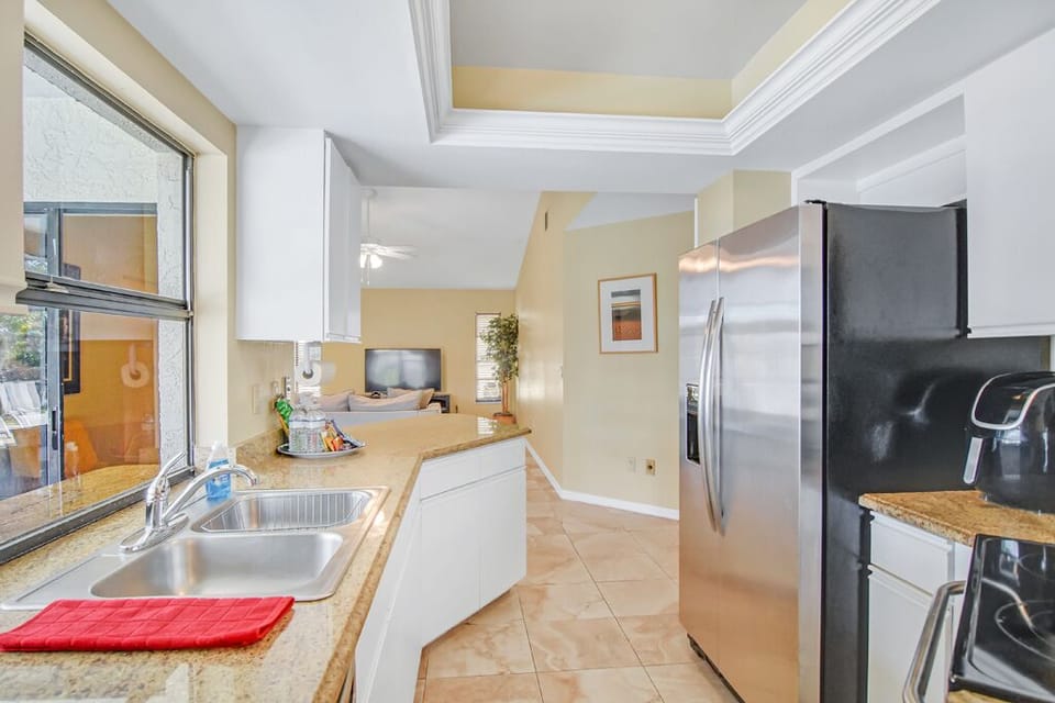 Fully equipped kitchen with all amenties.