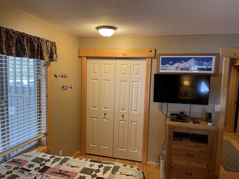 Bedroom #3 - Bunk Bed + Queen