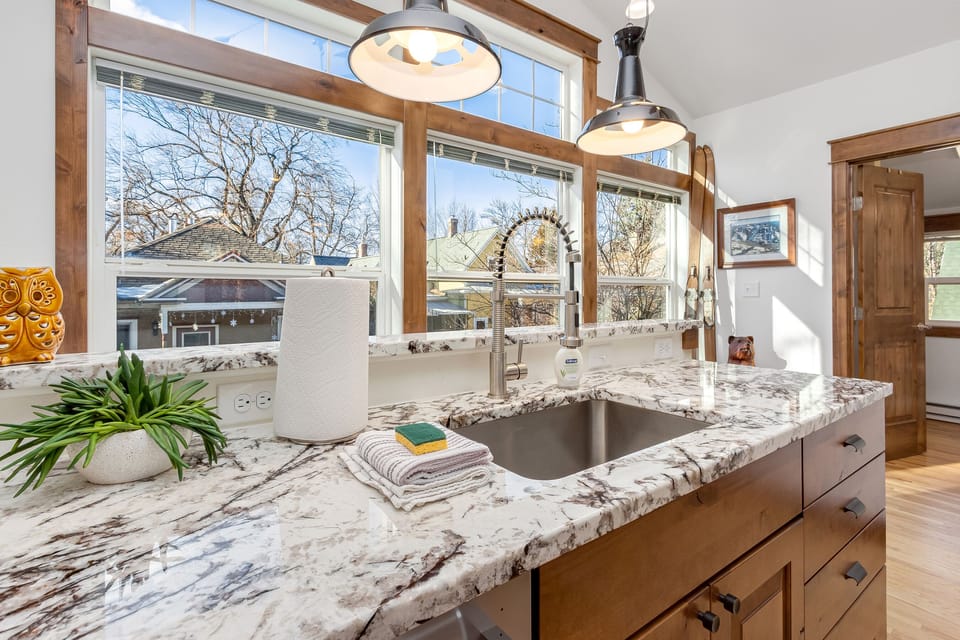Beautifully Remodeled Kitchenette