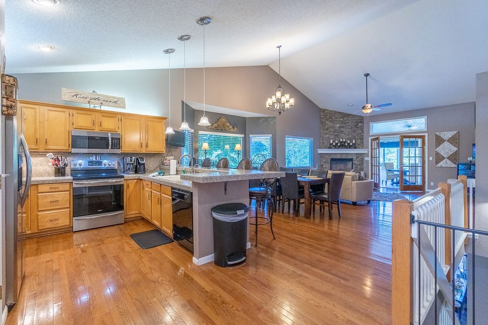 MAIN FLOOR LIVING